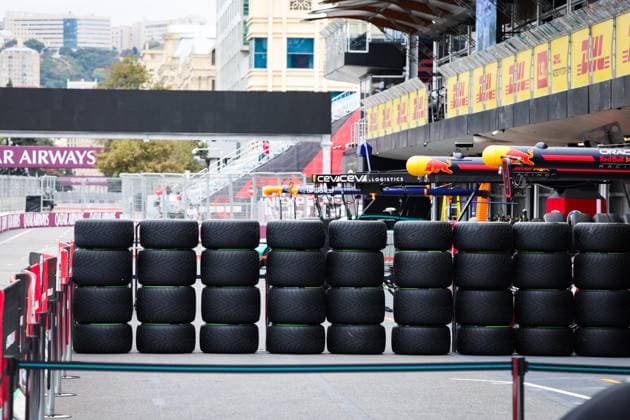 F1 - AZERBAIJAN GRAND PRIX 2025 rain, pluie, tyres, pneus, tyre, pneu, Pirelli during the 2025 Formula 1 Qatar Airways Azerbaijan Grand Prix, 17th round of the 2025 FIA Formula One World Championship, WM, Weltmeisterschaft from September 19 to 21, 2025 on the Baku City Circuit, in Baku, Azerbaijan - BakuAzerbaijan Copyright: xANTONINxVINCENTx
