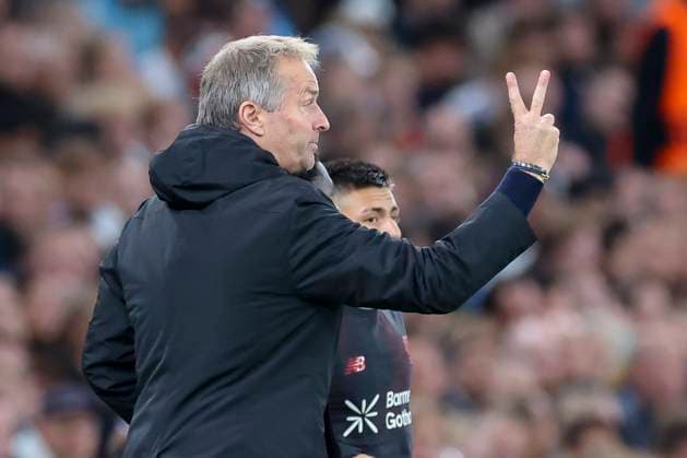Trainer Kasper Hjulmand (Bayer 04 Leverkusen) gestikuliert, UEFA Champions League 2025 26 League Phase MD1, F.C. Copenhagen v Bayer 04 Leverkusen, Parken Stadium am 18. September 2025 in Kopenhagen, Dänemark. (Foto von Marco Steinbrenner DeFodi Images) Trainer Kasper Hjulmand (Bayer 04 Leverkusen) gestures, UEFA Champions League 2025 26 League Phase MD1, F.C. Copenhagen v Bayer 04 Leverkusen, Parken Stadium, September 18, 2025 in Copenhagen, Denmark. (Photo by Marco Steinbrenner DeFodi Images) Coach Kasper Hjulmand Bayer 04 Leverkusen gestures, UEFA Champions League 2025 26 League Phase MD1, F C Copenhagen v Bayer 04 Leverkusen, Parken Stadium, September 18, 2025 in Copenhagen, Denmark Photo by Marco Steinbrenner DeFodi Images Coach Kasper Hjulmand Bayer 04 Leverkusen gestures, UEFA Champions League 2025 26 League Phase MD1, F C Copenhagen v Bayer 04 Leverkusen, Parken Stadium, September 18, 2025 in Copenhagen, Denmark Photo by Marco Steinbrenner DeFodi Images