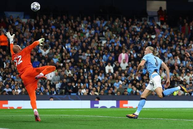 Erling Haaland of Manchester City scores the opening goal Manchester City v Napoli, UEFA Champions League, Group Stage, Football, Etihad Stadium, Manchester, UK - 18 Sep 2025Manchester Etihad Stadium United Kingdom EDITORIAL USE ONLY No use with unauthorised audio, video, data, fixture lists, club league logos or live services. Online in-match use limited to 120 images, no video emulation. No use in betting, games or single club league player publications. Copyright: xMattxWest Shutterstockx 15486943as