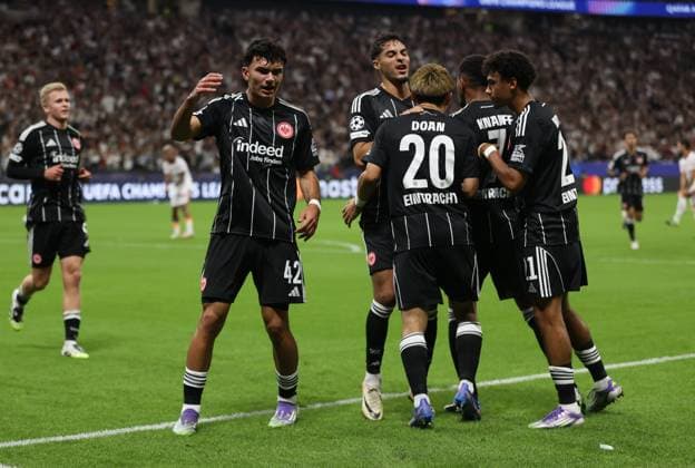 18 09 2025, Football UEFA Champions League, Eintracht Frankfurt Galatasaray SK Istanbul, emonline, emspor, v l ,Torjubel zum 1 1 durch Ritsu Doan Eintracht Frankfurt , Goal celebration, celebrate the goal , Can Uzun Eintracht Frankfurt , Fares Chaibi Eintracht Frankfurt , Ansgar Knauff Eintracht Frankfurt DFL DFB REGULATIONS PROHIBIT ANY USE OF PHOTOGRAPHS AS IMAGE SEQUENCES AND OR QUASI VIDEO xdcx Copyright: HMBxMedia Claus
