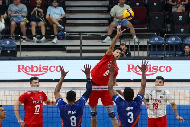 Turkiye v The Netherlands - Men s Volleyball World Championship, WM, Weltmeisterschaft 2025 METRO MANILA, PHILIPPINES - SEPTEMBER 20: Ramazan Efe Mandiraci (9) of Turkiye during the round of 16 match between Turkiye and the Netherlands, in the FIVBVolleyball Men s World Championship, at the Mall of Asia Arena, in Pasay City, Metro Manila, Philippines, on September 20, 2025. Daniel Ceng Anadolu Manila Philippines. Editorial use only. Please get in touch for any other usage. Copyright: x2025xAnadoluxDanielxCengx