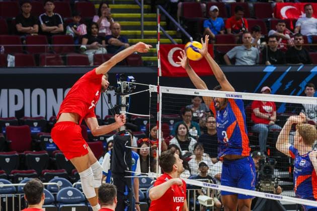 Turkiye v The Netherlands - Men s Volleyball World Championship, WM, Weltmeisterschaft 2025 METRO MANILA, PHILIPPINES - SEPTEMBER 20: Players of Turkiye in action during the round of 16 match between Turkiye and the Netherlands, in the FIVBVolleyball Men s World Championship, at the Mall of Asia Arena, in Pasay City, Metro Manila, Philippines, on September 20, 2025. Daniel Ceng Anadolu Manila Philippines. Editorial use only. Please get in touch for any other usage. Copyright: x2025xAnadoluxDanielxCengx