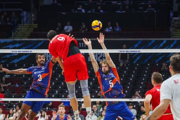 Turkiye v The Netherlands - Men s Volleyball World Championship, WM, Weltmeisterschaft 2025 METRO MANILA, PHILIPPINES - SEPTEMBER 20: Ramazan Efe Mandiraci (9) of Turkiye during the round of 16 match between Turkiye and the Netherlands, in the FIVBVolleyball Men s World Championship, at the Mall of Asia Arena, in Pasay City, Metro Manila, Philippines, on September 20, 2025. Daniel Ceng Anadolu Manila Philippines. Editorial use only. Please get in touch for any other usage. Copyright: x2025xAnadoluxDanielxCengx