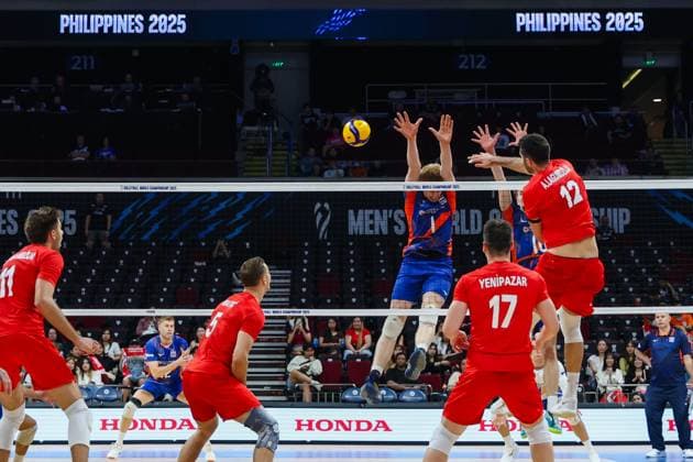 Turkiye v The Netherlands - Men s Volleyball World Championship, WM, Weltmeisterschaft 2025 METRO MANILA, PHILIPPINES - SEPTEMBER 20: Adis Lagumdzija (12) of Turkiye during the round of 16 match between Turkiye and the Netherlands, in the FIVBVolleyball Men s World Championship, at the Mall of Asia Arena, in Pasay City, Metro Manila, Philippines, on September 20, 2025. Daniel Ceng Anadolu Manila Philippines. Editorial use only. Please get in touch for any other usage. Copyright: x2025xAnadoluxDanielxCengx