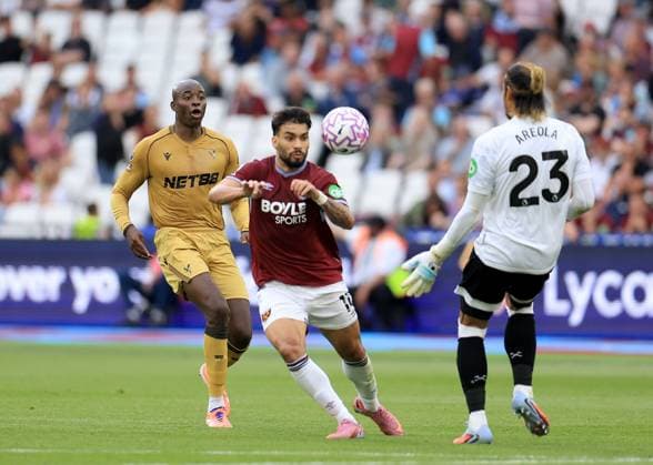 Jean-Philippe Mateta of Crystal Palace reacts as Lucas Paqueta of West Ham United heads the ball passed West Ham United goalkeeper Alphonse Areola West Ham United v Crystal Palace, Premier League, Football, London Stadium, London, UK - 20 Sep 2025London London Stadium United Kingdom EDITORIAL USE ONLY No use with unauthorised audio, video, data, fixture lists, club league logos or live services. Online in-match use limited to 120 images, no video emulation. No use in betting, games or single club league player publications. Copyright: xGeorgexTewkesbury Shutterstockx 15487096br