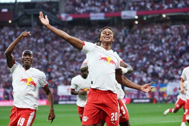 Leipzig, 20 09 2025, Red Bull Arena, Soccer, 1 Bundesliga , RB Leipzig vs 1 FC Köln, In the picture Goal for RB Leipzig Assan Ouedraogo 20, RB Leipzig scores 1 0 and cheers with Yan Diomande 49, RB Leipzig , Castello Lukeba 23, RB Leipzig , For editorial use only Only editorial use , DFL DFB regulations prohibit any use of photographs as image sequences and or quasi video ,