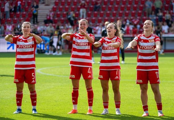 Soccer, Women, Season 2025 2026, Google Pixel Women Bundesliga 3 Matchday , 1 FC Union Berlin SGS Essen 2 0 , f l Katja Orschmann 1 Women 1 FC Union , Anna Aehling 1 Women 1 FC Union , Lisa Heiseler 1 Women 1 FC Union , Dina Orschmann 1 Women 1 FC Union , Cheering after the final whistle, 20 09 2025, Copyright: xMatthiasxKochx