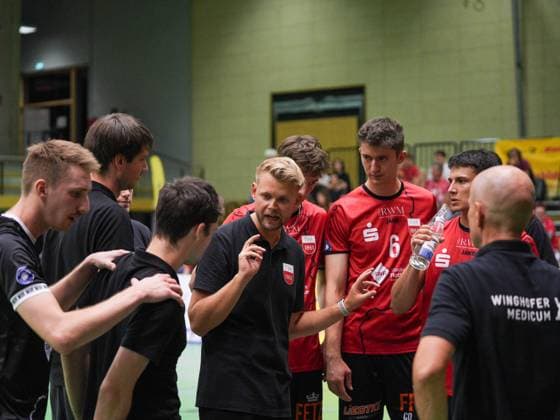 Jan Scheuermann TV Rottenburg,Coach talks to his team , TV Rottenburg vs L E Volleys, Volleyball, 2 Bundesliga Sued, 1 Matchday, 2025 2026, 20 09 2025, TV Rottenburg vs L E Volleys, Volleyball, 2 Bundesliga Sued, 1 Matchday, 2025 2026, 20 09 2025 Rottenburg am Neckar Copyright: xEibner-Pressefoto DanielexLaxRocx EP_DLO
