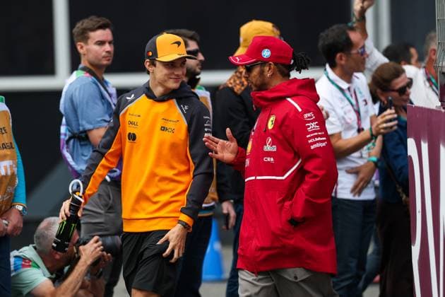 F1 - AZERBAIJAN GRAND PRIX 2025 PIASTRI Oscar (aus), McLaren F1 Team MCL39, HAMILTON Lewis (gbr), Scuderia Ferrari SF-25, portrait during the 2025 Formula 1 Qatar Airways Azerbaijan Grand Prix, 17th round of the 2025 FIA Formula One World Championship, WM, Weltmeisterschaft from September 19 to 21, 2025 on the Baku City Circuit, in Baku, Azerbaijan - BakuAzerbaijan Copyright: xANTONINxVINCENTx