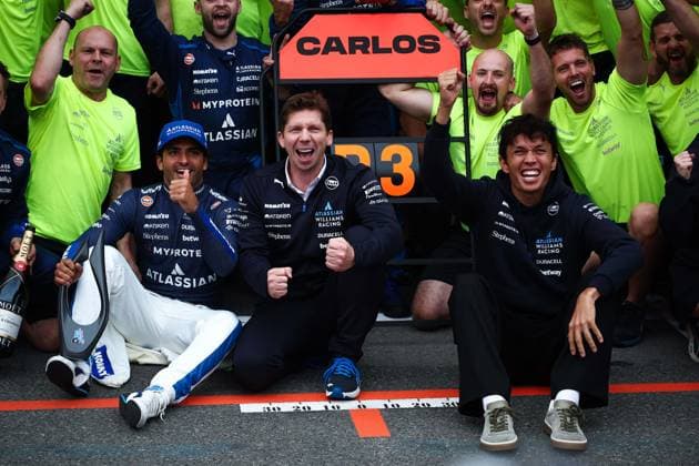 F1 - AZERBAIJAN GRAND PRIX 2025 SAINZ Carlos (spa), Williams Racing FW47, portrait, VOWLES James, Team Principal of Williams Racing, portrait and ALBON Alexander (tha), Williams Racing FW47, portrait celebration during the 2025 Formula 1 Qatar Airways Azerbaijan Grand Prix, 17th round of the 2025 FIA Formula One World Championship, WM, Weltmeisterschaft from September 19 to 21, 2025 on the Baku City Circuit, in Baku, Azerbaijan - BakuAzerbaijan Copyright: xEricxAlonsox
