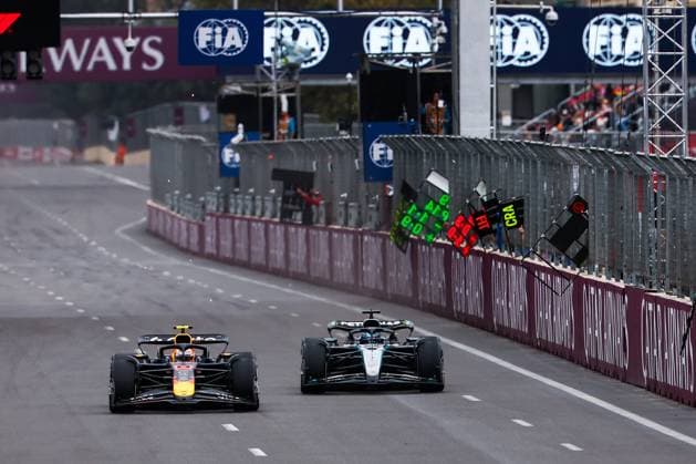 F1 - AZERBAIJAN GRAND PRIX 2025 22 TSUNODA Yuki (jap), Red Bull Racing RB21, action and 63 RUSSELL George (gbr), Mercedes AMG F1 Team W16, action during the 2025 Formula 1 Qatar Airways Azerbaijan Grand Prix, 17th round of the 2025 FIA Formula One World Championship, WM, Weltmeisterschaft from September 19 to 21, 2025 on the Baku City Circuit, in Baku, Azerbaijan - BakuAzerbaijan Copyright: xEricxAlonsox