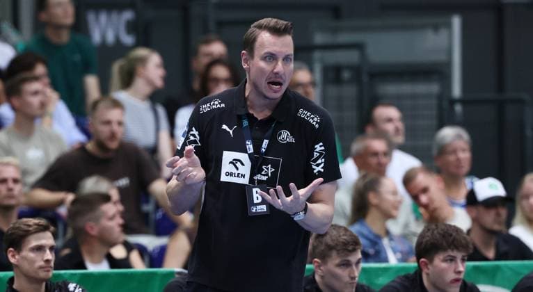 Leipzig, 21 09 2025, Arena Leipzig, Handball, Bundesliga, 5 Spieltag , SC DHfK Leipzig vs THW Kiel , Im Bild Trainer Filip Jicha, THW Kiel , Nur zur redaktionellen Nutzung Only editorial use , DHB HBL regulations prohibit any use of photographs as image sequences and or quasi video ,