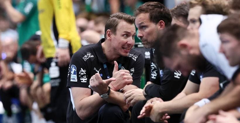 Leipzig, 21 09 2025, Arena Leipzig, Handball, Bundesliga, 5 Spieltag , SC DHfK Leipzig vs THW Kiel , Im Bild Trainer Filip Jicha, THW Kiel , Nur zur redaktionellen Nutzung Only editorial use , DHB HBL regulations prohibit any use of photographs as image sequences and or quasi video ,