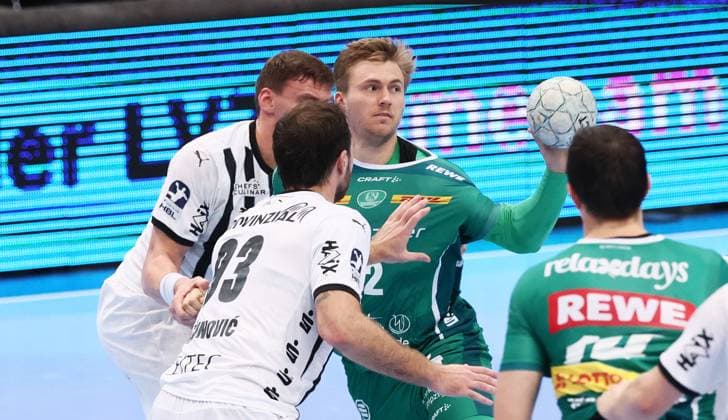 Leipzig, 21 09 2025, Arena Leipzig, Handball, Bundesliga, 5 Spieltag , SC DHfK Leipzig vs THW Kiel , In the picture from left Lukas Laube 20, Kiel , Veron Nacinovic 93, Kiel , Franz Semper 32, Leipzig , For editorial use only Only editorial use , DHB HBL regulations prohibit any use of photographs as image sequences and or quasi video ,
