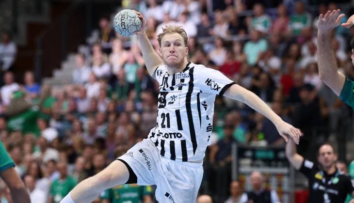 Leipzig, 21 09 2025, Arena Leipzig, Handball, Bundesliga, 5 Spieltag , SC DHfK Leipzig vs THW Kiel 18 23 34 41 , In the picture from the front Eric Johansson 21, Kiel , For editorial use only Only editorial use , DHB HBL regulations prohibit any use of photographs as image sequences and or quasi video ,