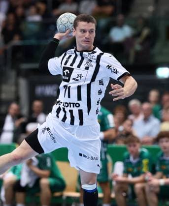 Leipzig, 21 09 2025, Arena Leipzig, Handball, Bundesliga, 5 Spieltag , SC DHfK Leipzig vs THW Kiel 18 23 34 41 , In the picture from the front Elias Ellefsen ‡ Skipagötu Skipagoetu 71, Kiel , For editorial use only Only editorial use , DHB HBL regulations prohibit any use of photographs as image sequences and or quasi video ,