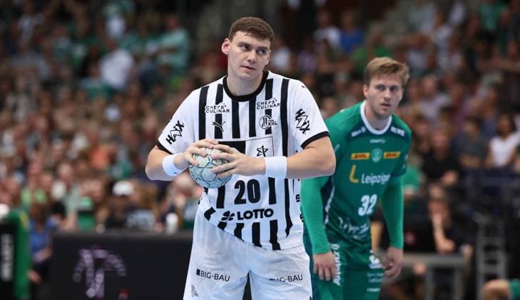 Leipzig, 21 09 2025, Arena Leipzig, Handball, Bundesliga, 5 Spieltag , SC DHfK Leipzig vs THW Kiel 18 23 34 41 , Im Bild von vorn Lukas Laube 20, Kiel , Nur zur redaktionellen Nutzung Only editorial use , DHB HBL regulations prohibit any use of photographs as image sequences and or quasi video ,