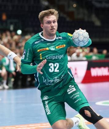 Leipzig, 21 09 2025, Arena Leipzig, Handball, Bundesliga, 5 Spieltag , SC DHfK Leipzig vs THW Kiel 18 23 34 41 , Im Bild von vorn Franz Semper 32, Leipzig , Nur zur redaktionellen Nutzung Only editorial use , DHB HBL regulations prohibit any use of photographs as image sequences and or quasi video ,