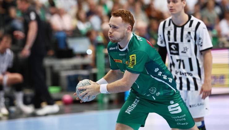 Leipzig, 21 09 2025, Arena Leipzig, Handball, Bundesliga, 5 Spieltag , SC DHfK Leipzig vs THW Kiel 18 23 34 41 , Im Bild von vorn Tomas Piroch 7, Leipzig , Nur zur redaktionellen Nutzung Only editorial use , DHB HBL regulations prohibit any use of photographs as image sequences and or quasi video ,