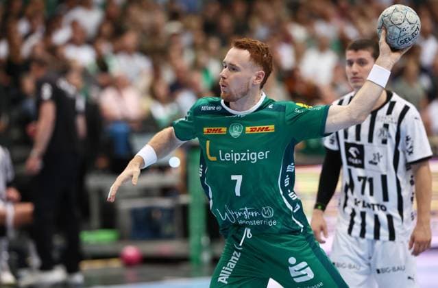 Leipzig, 21 09 2025, Arena Leipzig, Handball, Bundesliga, 5 Spieltag , SC DHfK Leipzig vs THW Kiel 18 23 34 41 , Im Bild von vorn Tomas Piroch 7, Leipzig , Nur zur redaktionellen Nutzung Only editorial use , DHB HBL regulations prohibit any use of photographs as image sequences and or quasi video ,