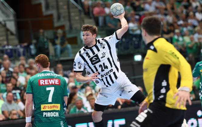 Leipzig, 21 09 2025, Arena Leipzig, Handball, Bundesliga, 5 Spieltag , SC DHfK Leipzig vs THW Kiel 18 23 34 41 , Im Bild Lukas Zerbe 24, Kiel , Nur zur redaktionellen Nutzung Only editorial use , DHB HBL regulations prohibit any use of photographs as image sequences and or quasi video ,