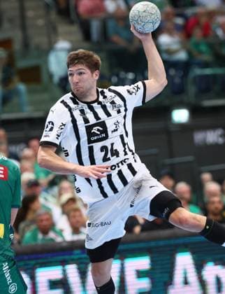 Leipzig, 21 09 2025, Arena Leipzig, Handball, Bundesliga, 5 Spieltag , SC DHfK Leipzig vs THW Kiel 18 23 34 41 , Im Bild von vorn Lukas Zerbe 24, Kiel , Nur zur redaktionellen Nutzung Only editorial use , DHB HBL regulations prohibit any use of photographs as image sequences and or quasi video ,