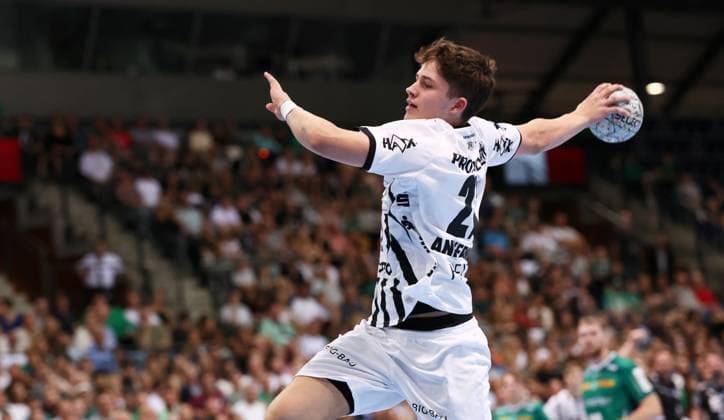 Leipzig, 21 09 2025, Arena Leipzig, Handball, Bundesliga, 5 Spieltag , SC DHfK Leipzig vs THW Kiel 18 23 34 41 , In the picture from the front Rasmus Ankermann 22, Kiel , For editorial use only Only editorial use , DHB HBL regulations prohibit any use of photographs as image sequences and or quasi video ,