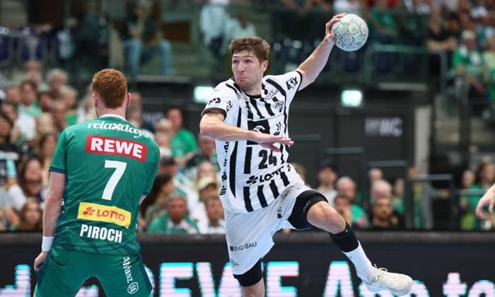 Leipzig, 21 09 2025, Arena Leipzig, Handball, Bundesliga, 5 Spieltag , SC DHfK Leipzig vs THW Kiel 18 23 34 41 , In the picture from left Tomas Piroch 7, Leipzig , Lukas Zerbe 24, Kiel , For editorial use only , DHB HBL regulations prohibit any use of photographs as image sequences and or quasi video ,