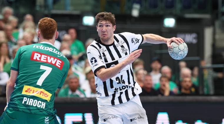 Leipzig, 21 09 2025, Arena Leipzig, Handball, Bundesliga, 5 Spieltag , SC DHfK Leipzig vs THW Kiel 18 23 34 41 , In the picture from left Tomas Piroch 7, Leipzig , Lukas Zerbe 24, Kiel , For editorial use only , DHB HBL regulations prohibit any use of photographs as image sequences and or quasi video ,