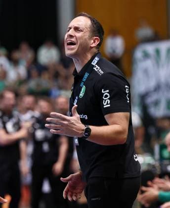 Leipzig, 21 09 2025, Arena Leipzig, Handball, Bundesliga, 5 Spieltag , SC DHfK Leipzig vs THW Kiel 18 23 34 41 , Im Bild Trainer Filip Jicha, THW Kiel , Nur zur redaktionellen Nutzung Only editorial use , DHB HBL regulations prohibit any use of photographs as image sequences and or quasi video ,