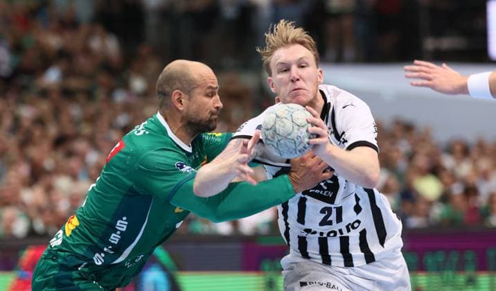 Leipzig, 21 09 2025, Arena Leipzig, Handball, Bundesliga, 5 Spieltag , SC DHfK Leipzig vs THW Kiel 18 23 34 41 , In the picture from left Thomas Oehlich 10, DHfK , Eric Johansson 21, Kiel , For editorial use only Only editorial use , DHB HBL regulations prohibit any use of photographs as image sequences and or quasi video ,