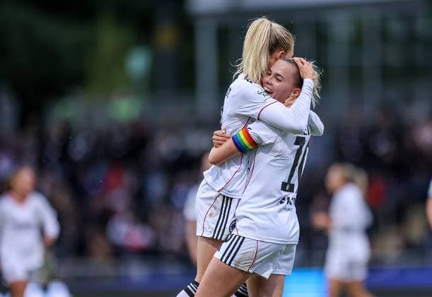 DEU, Frankfurt, Eintracht Frankfurt vs RB Leipzig, Google Pixel Frauen Bundesliga DFB, Saison 2526, Stadion am Bretanobad, 3 Spieltag, im Bild Rebecka Blomqvist Eintracht Frankfurt 28 scores the goal to 2 1, Jubel und Freude, Laura Freigang Eintracht Frankfurt 10 DFB DFL REGULATIONS PROHIBIT ANY USE OF PHOTOGRAPHS AS IMAGE SEQUENCES AND OR QUASI VIDEO, 22 09 2025, Copyright: HMBxMedia HendrikxHamelau