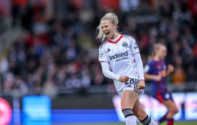 DEU, Frankfurt, Eintracht Frankfurt vs RB Leipzig, Google Pixel Frauen Bundesliga DFB, Saison 2526, Stadion am Bretanobad, 3 Spieltag, im Bild Rebecka Blomqvist Eintracht Frankfurt 28 scores the goal to 2 1, Jubel und Freude DFB DFL REGULATIONS PROHIBIT ANY USE OF PHOTOGRAPHS AS IMAGE SEQUENCES AND OR QUASI VIDEO, 22 09 2025, Copyright: HMBxMedia HendrikxHamelau