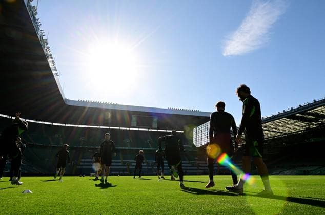 The Celtic squad training ahead of the UEFA Europa League match, round 1 of 8 between Crvena zvezda and Celtic FC at Celtic Park, on 23rd September 2025 in Glasgow, Scotland. (Picture by Mark Runnacles) Celtic Training Session and press conference, PK, Pressekonferenz UEFA Europa League, Football, Scotland, UK - 23 Sep 2025Belgrade Rajko Mitic Stadium Serbia EDITORIAL USE ONLY No use with unauthorised audio, video, data, fixture lists, club league logos or live services. Online in-match use limited to 120 images, no video emulation. No use in betting, games or single club league player publications. Copyright: xMarkxRunnacles Shutterstockx 15499179g