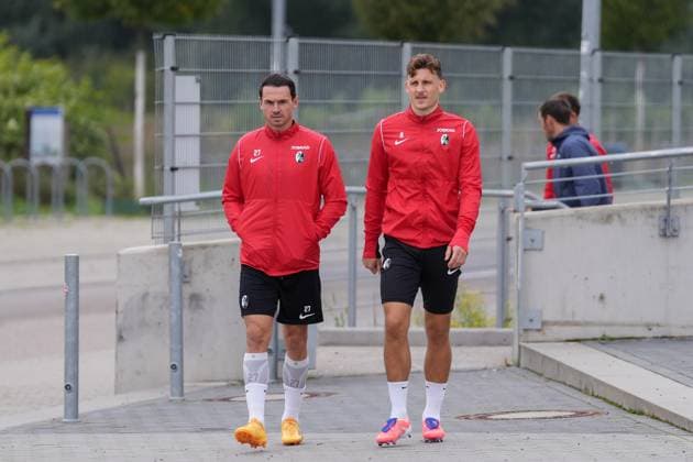 Nicolas Höfler Nicolas Hoefler SC Freiburg, 27 , Maximilian Eggestein SC Freiburg, 08 , last media training session of SC Freiburg before the first Europa League match in the league phase, Germany, Football, UEFA Europa League, Matchday 1, 2025 2026, SC Freiburg vs FC Basel, 23 09 2025, last media training session of SC Freiburg before the first Europa League match in the league phase, Europa Park Stadion, Freiburg, Germany Freiburg Europa Park Stadion Baden Württemberg Germany Copyright: xArnexAmbergx