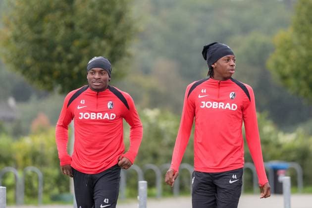 Bruno Ogbus SC Freiburg, 43 , Johan Manzambi SC Freiburg, 44 , last media training session of SC Freiburg before the first Europa League match in the league phase, Germany, Football, UEFA Europa League, Matchday 1, 2025 2026, SC Freiburg vs FC Basel, 23 09 2025, last media training session of SC Freiburg before the first Europa League match in the league phase, Europa Park Stadion, Freiburg, Germany Freiburg Europa Park Stadion Baden Württemberg Germany Copyright: xArnexAmbergx