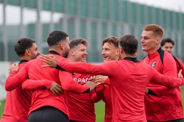 Vincenzo Grifo SC Freiburg, 32 , Lukas Kübler Lukas Kuebler SC Freiburg, 17 , Maximilian Eggestein SC Freiburg, 08 , Philipp Lienhart SC Freiburg, 03 , SC Freiburgs last media training session before the first Europa League match in the league phase, Germany, Football, UEFA Europa League, 1 matchday, 2025 2026, SC Freiburg vs FC Basel, 23 09 2025, last media training session of SC Freiburg before the first Europa League match in the league phase, Europa Park Stadion, Freiburg, Germany Freiburg Europa Park Stadion Baden Württemberg Germany Copyright: xArnexAmbergx