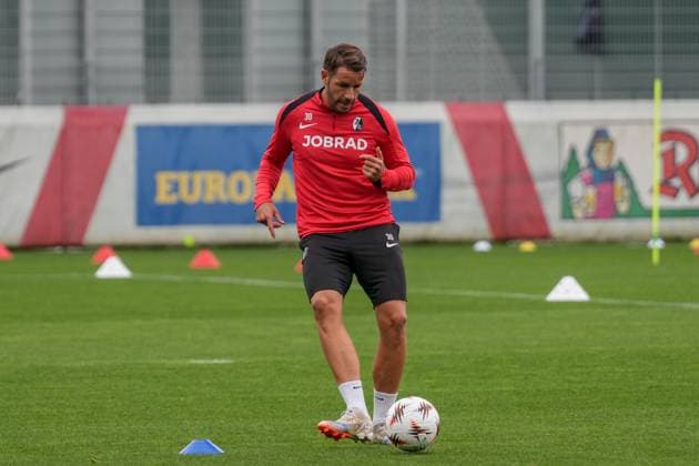 Christian Günter Christian Guenter SC Freiburg, 30 on the ball , last media training session of SC Freiburg before the first Europa League match in the league phase, Germany, Football, UEFA Europa League, 1 matchday, 2025 2026, SC Freiburg vs FC Basel, 23 09 2025, last media training session of SC Freiburg before the first Europa League match in the league phase, Europa Park Stadion, Freiburg, Germany Freiburg Europa Park Stadion Baden Württemberg Germany Copyright: xArnexAmbergx