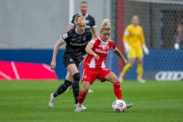 Battle for the ball duel between Meret Felde SC Freiburg Women, 4 and Linda Dallmann FC Bayern Muenchen Women, 10 FC Bayern Muenchen Women vs SC Freiburg, Football, Google Pixel Women Bundesliga, Matchday 4, Season 2025 2026, 23 09 2025 DFL DFB REGULATIONS PROHIBIT ANY USE OF PHOTOGRAPHS as IMAGE SEQUENCES and or QUASI VIDEO FC Bayern Muenchen Frauen vs SC Freiburg, Football, Google Pixel Frauen Bundesliga, 4 Spieltag, Saison 2025 2026, 23 09 2025 Muenchen Copyright: xEibner-Pressefoto HeikexFeinerx EP_HFR