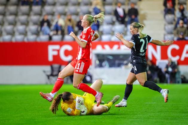 Laura Benkarth 1, SC Freiburg , Lea Schüller 11, FC Bayern München and Ingibjörg Sigurdardottir 24, SC Freiburg at the match between FC Bayern München v SC Freiburg, Football, Women, Google Pixel Women Bundesliga, 2025 2026, Matchday 4 on 23 09 2025 in Munich, FC Bayern Campus DFL and DFB regulations prohibit any use of photographs as image sequences and or quasi video Bayern Germany