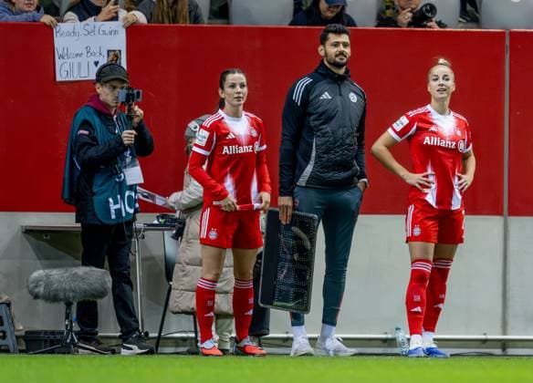 In addition to Tuva Hansen FC Bayern Muenchen Frauen, 06, Giulia Gwinn FC Bayern Muenchen Frauen, 07 is also ready to make her comeback from injury at the European Championship FC Bayern Muenchen Frauen vs SC Freiburg, Fußball, Google Pixel Frauen Bundesliga, 4 Spieltag, Saison 2025 2026, 23 09 2025 DFL DFB REGULATIONS PROHIBIT ANY USE OF PHOTOGRAPHS as IMAGE SEQUENCES and or QUASI VIDEO FC Bayern Muenchen Frauen vs SC Freiburg, Fußball, Google Pixel Frauen Bundesliga, 4 Spieltag, Saison 2025 2026, 23 09 2025 Muenchen Copyright: xEibner-Pressefoto HeikexFeinerx EP_HFR