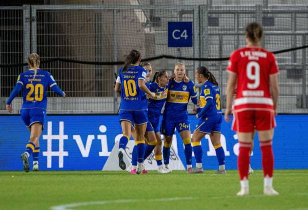 Soccer, Women, Season 2025 2026, Google Pixel Women Bundesliga 4 Matchday , FC Carl Zeiss Jena 1 FC Union Berlin, f l Steffi Schmid Jena , Merza Julevic Jena , Rieke Tietz Jena , Isabella Jaron Jena , Toma Ihlenburg Jena , cheering after goal to 1 1, right Sophie Weidauer 1 FC Union , 23 09 2025, Copyright: xMatthiasxKochx