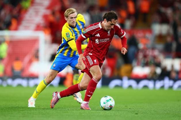 Flynn Downes of Southampton and Federico Chiesa of Liverpool Liverpool v Southampton, EFL Carabao Cup, Third Round, Football, Anfield, Liverpool, UK - 23 Sep 2025Liverpool Anfield United Kingdom EDITORIAL USE ONLY No use with unauthorised audio, video, data, fixture lists, club league logos or live services. Online in-match use limited to 120 images, no video emulation. No use in betting, games or single club league player publications. Copyright: xPaulxCurrie Shutterstockx 15498466bf