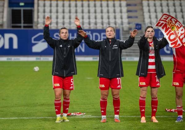 Soccer, Women, Season 2025 2026, Google Pixel Women Bundesliga 4 Matchday , FC Carl Zeiss Jena 1 FC Union Berlin, f l Katja Orschmann 1 FC Union , Dina Orschmann 1 FC Union , Eileen Campbell 1 FC Union , Cheering after final whistle, 23 09 2025, Copyright: xMatthiasxKochx