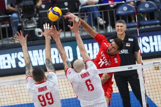 Turkiye v Poland - Men s Volleyball World Championship, WM, Weltmeisterschaft 2025 METRO MANILA, PHILIPPINES - SEPTEMBER 24: Huber and Kurek of Poland in action during quarter finals between Turkiye and Poland, in the FIVB Volleyball Men s World Championship, at the Mall of Asia Arena, in Pasay City, Metro Manila, Philippines, on September 24, 2025. Daniel Ceng Anadolu Manila Philippines. Editorial use only. Please get in touch for any other usage. Copyright: x2025xAnadoluxDanielxCengx