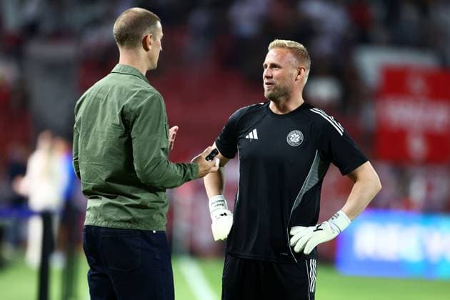 Joe Hart and Kasper Schmeichel of Celtic ahead of kick-off Crvena zvezda v Celtic, UEFA Europa League, Football, Rajko Mitic Stadium, Belgrade, Serbia - 24 Sep 2025Belgrade Rajko Mitic Stadium Serbia EDITORIAL USE ONLY No use with unauthorised audio, video, data, fixture lists, club league logos or live services. Online in-match use limited to 120 images, no video emulation. No use in betting, games or single club league player publications. Copyright: xNikolaxKrstic Shutterstockx 15498417q