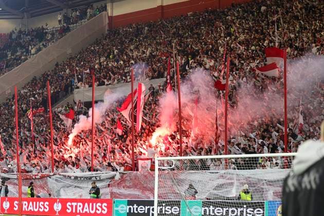 Fans SC Freiburg before kick-off , Germany, Soccer, UEFA Europa League, Matchday 1, 2025 2026, SC Freiburg vs FC Basel, 24 09 2025, Stadion am Wolfswinkel, Freiburg im Breisgau, Germany Freiburg im Breisgau Stadion am Wolfswinkel Baden Württemberg Germany Copyright: xGrantxHubbsx