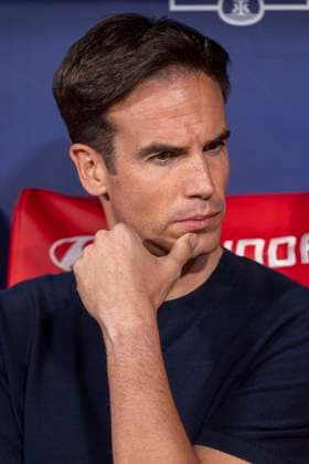 September 25, 2025, Madrid, Madrid, Spain: INIGO PEREZ, head coach of Rayo Vallecano, during the match belonging to La Liga season 25 26 EA soccer â€oe ATLETICO DE MADRID - RAYO VALLECANO DE MADRID †held on September 24, 2025, at the Riyadh Air Metropolitano, Madrid, Spain. Madrid Spain - ZUMAc312 20250925_zsp_c312_007 Copyright: xOscarxManuelxSanchezx