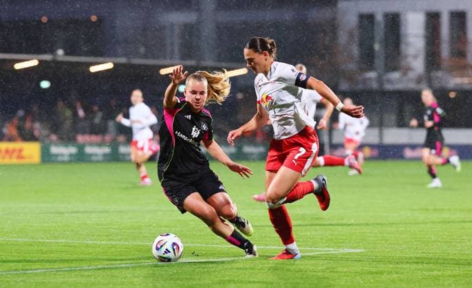 RB Leipzig Hamburger SV Bundesliga Women Leipzig, 25 09 2025, RB Training Center, Soccer, Women Bundesliga, Matchday 4 , RB LEIPZIG vs HAMBURGER SV , In the picture from l Svea Stoldt 8, HSV and Giovanna Hoffmann 7, Leipzig , Picture Point