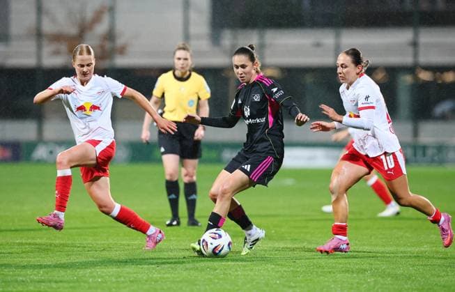 RB Leipzig Hamburger SV Bundesliga Women Leipzig, 25 09 2025, RB Training Center, Football, Women Bundesliga, Matchday 4 , RB LEIPZIG vs HAMBURGER SV , Pictured from l Emilia çsgeirsdottir 8, Leipzig , Maria Mikolajova 27, HSV and Gina Chmielinski 10, Leipzig , Picture Point